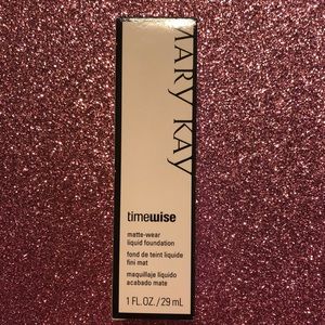 Timewise matte-wear foundation Ivory 5 Mary Kay